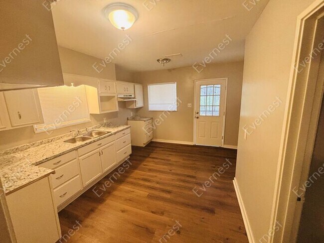 Foto del edificio - 1655 Woodburn St