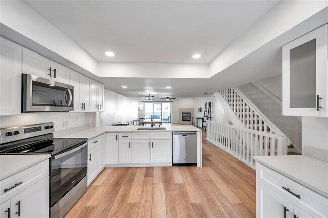 Building Photo - 745 Pinellas Bayway S