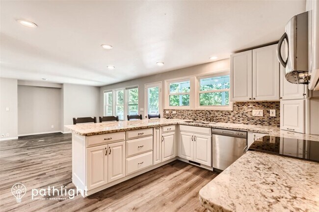 Foto del edificio - 3922 SW 328th Pl, Federal Way, WA, 98023