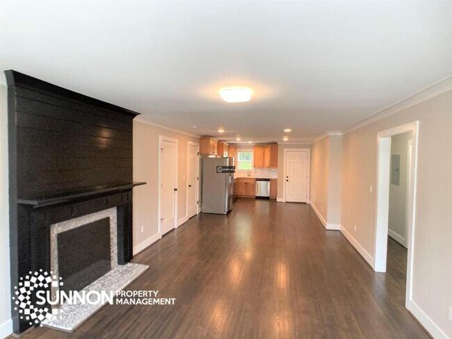 Foto del edificio - Stunning completely remodeled 3 Bed 2 Bath