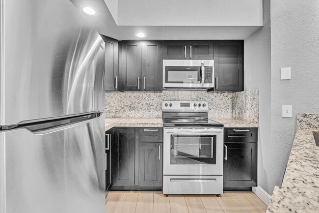 Building Photo - 3300 Pinewalk Dr N