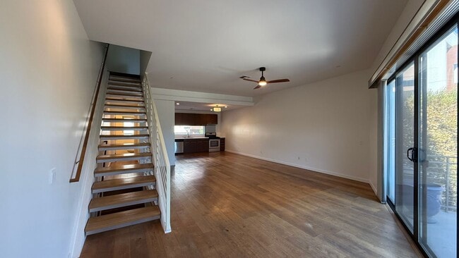 Building Photo - 488 Garden St