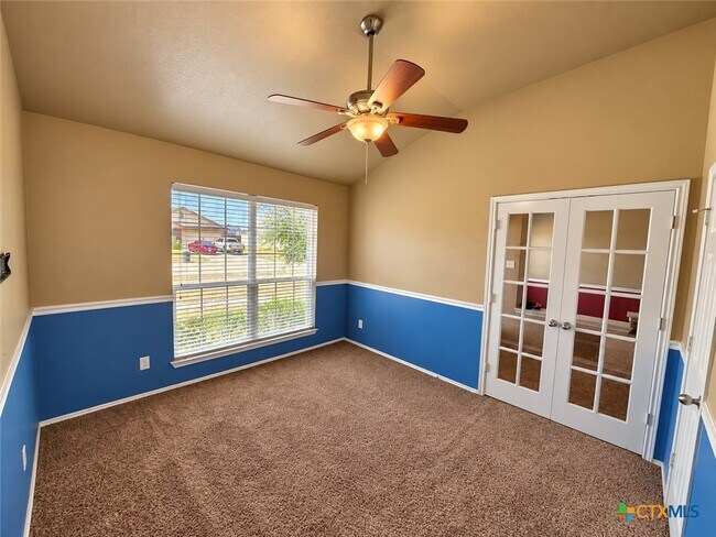 Foto del edificio - 9402 Cricket Dr