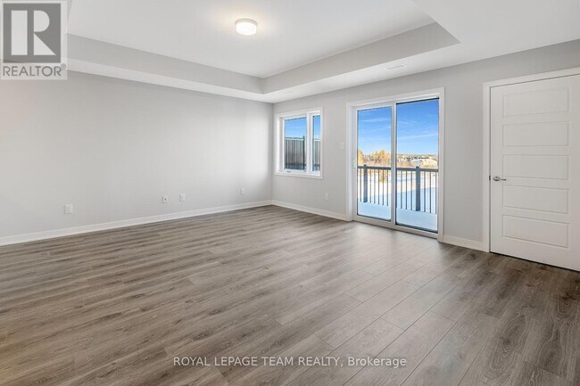 Building Photo - 320 Parnian Private