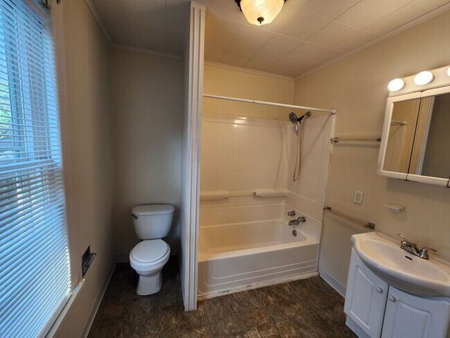 Foto del edificio - Cute 3 Bedroom Close to Shopping