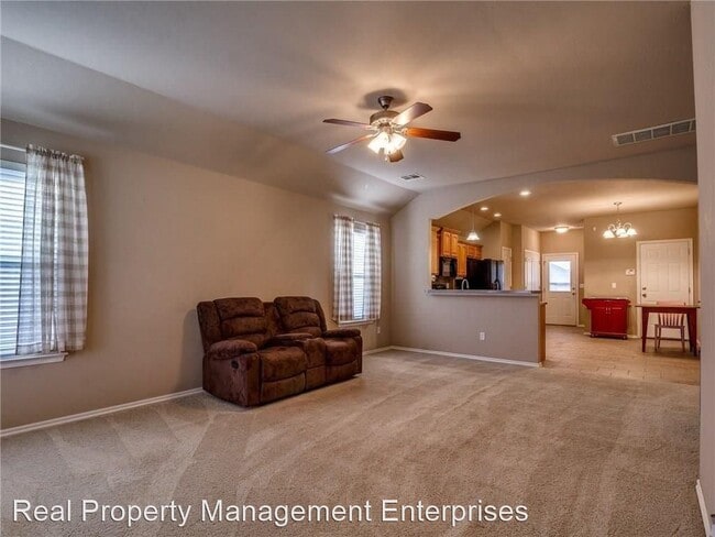 Building Photo - 3 br, 2 bath House - 4520 SE 80th St