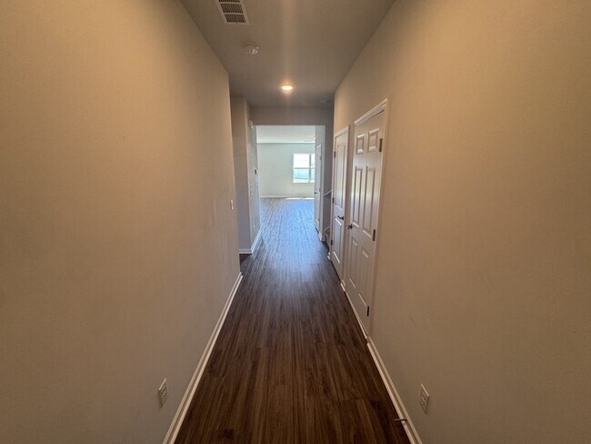 Foto del edificio - 710 Samuel Lee Ln