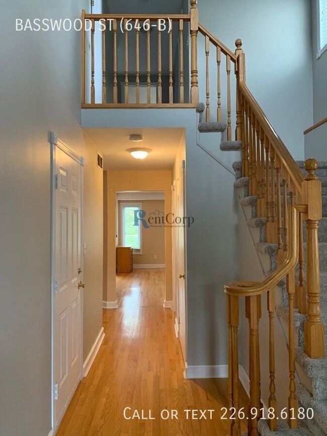 Building Photo - 646B Basswood St