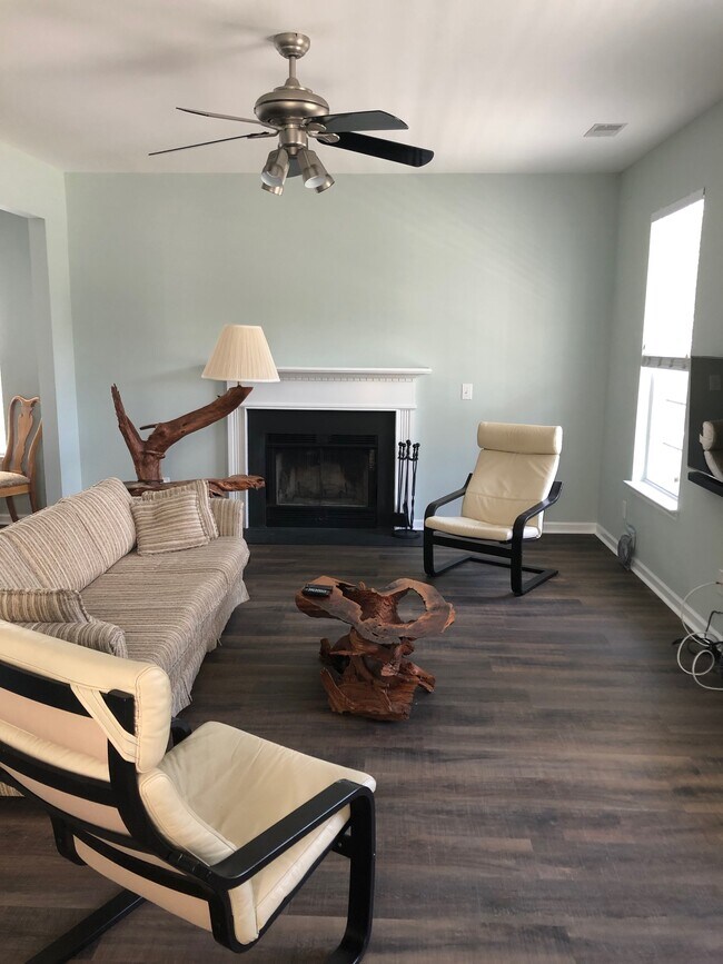 Foto del edificio - 1497 Swamp Fox Ln