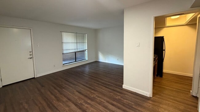 Building Photo - 4107 Avondale Ave