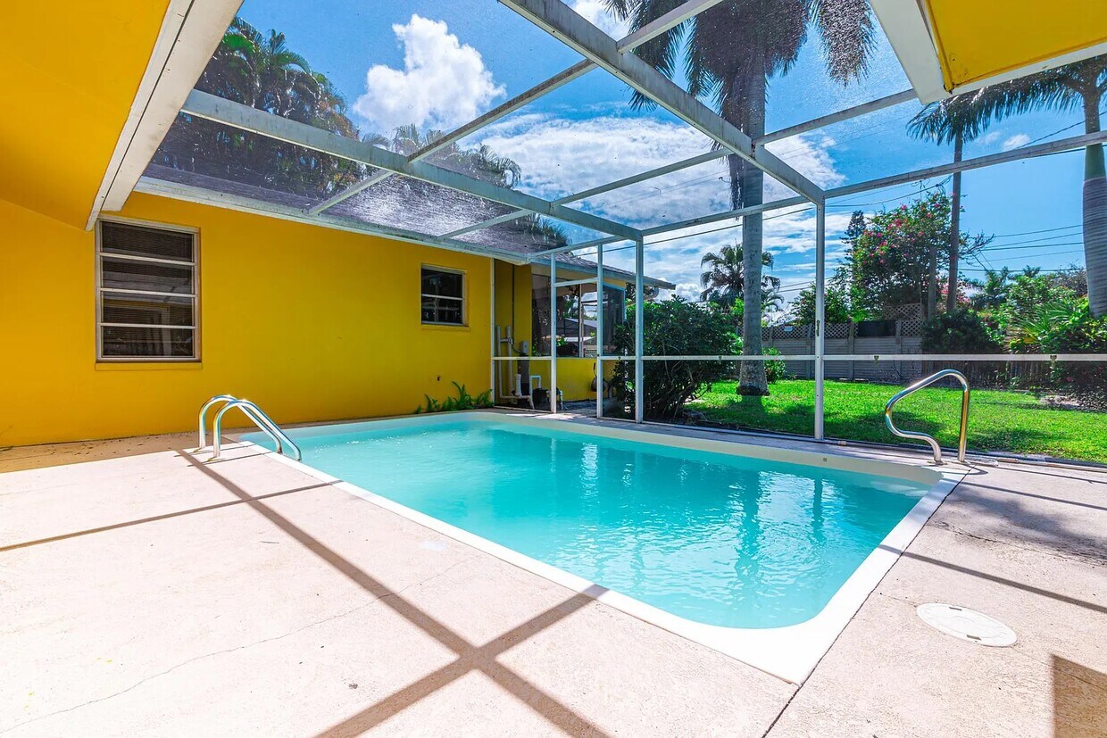 Foto principal - 810 95th Ave N