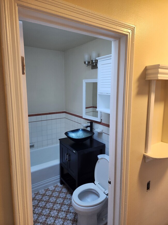 Foto del edificio - 128 Harkness Ave