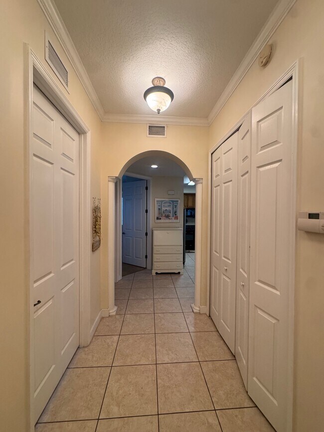 Building Photo - 150 Pantano Cay Blvd