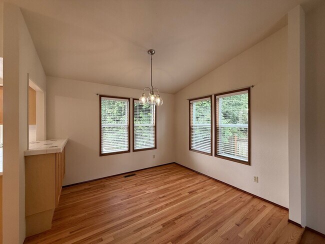 Building Photo - Beautiful 4 bed 2.5 bath Edmonds, WA. $3850/mo.