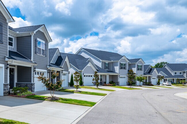 Building Photo - 310 Mattie Ln
