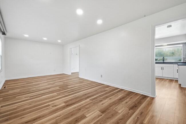Foto del edificio - 600 Breeds Hill Rd