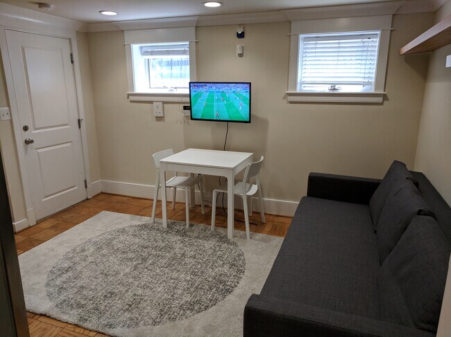 Foto del edificio - 703 6th St NW