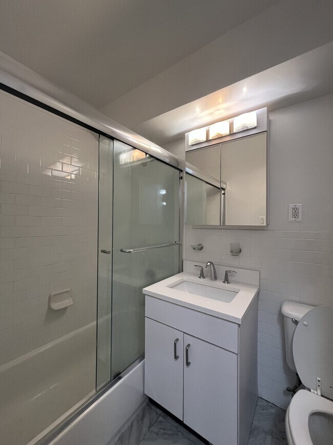 Building Photo - 405 E 56th St