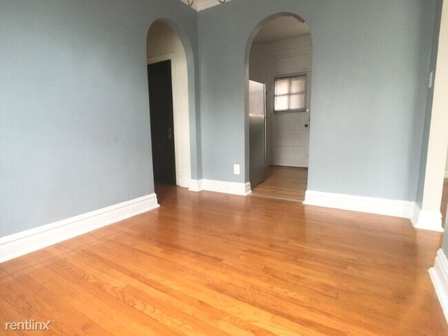 Building Photo - 4637 N Lowell Ave