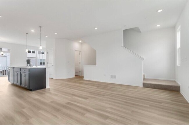 Foto del edificio - 1060 E Oakton St