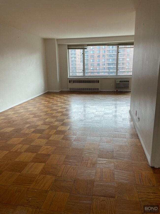 Building Photo - 392 Central Prk W