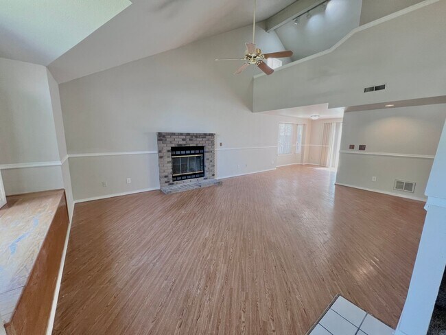Building Photo - $2,150 Maple & Perrin 3 Bedroom Home, Bran...