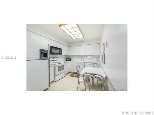 Building Photo - 3530 Mystic Pointe Dr