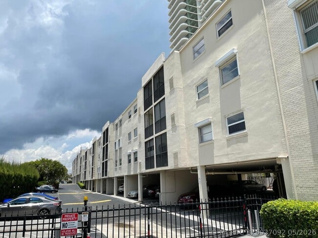 Building Photo - 1601 S Flagler Dr
