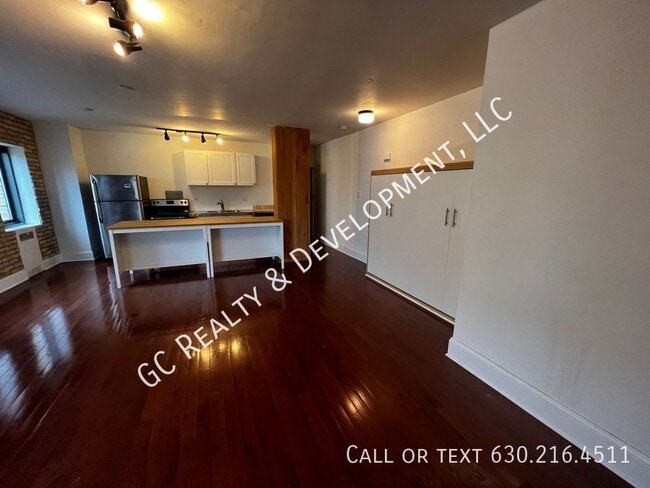 Building Photo - 5048 N Marine Dr