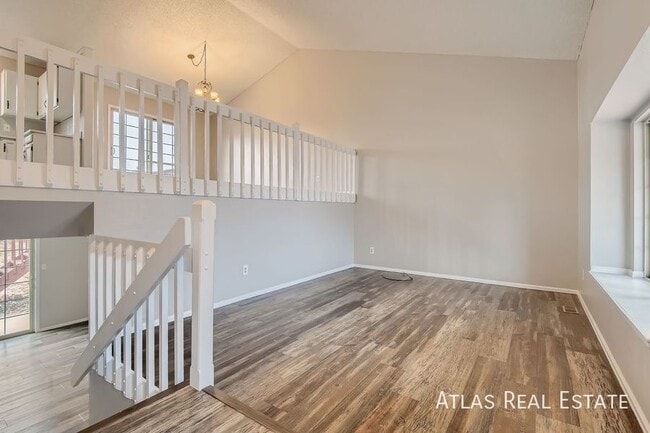 Building Photo - 8055 Pinoak Ct