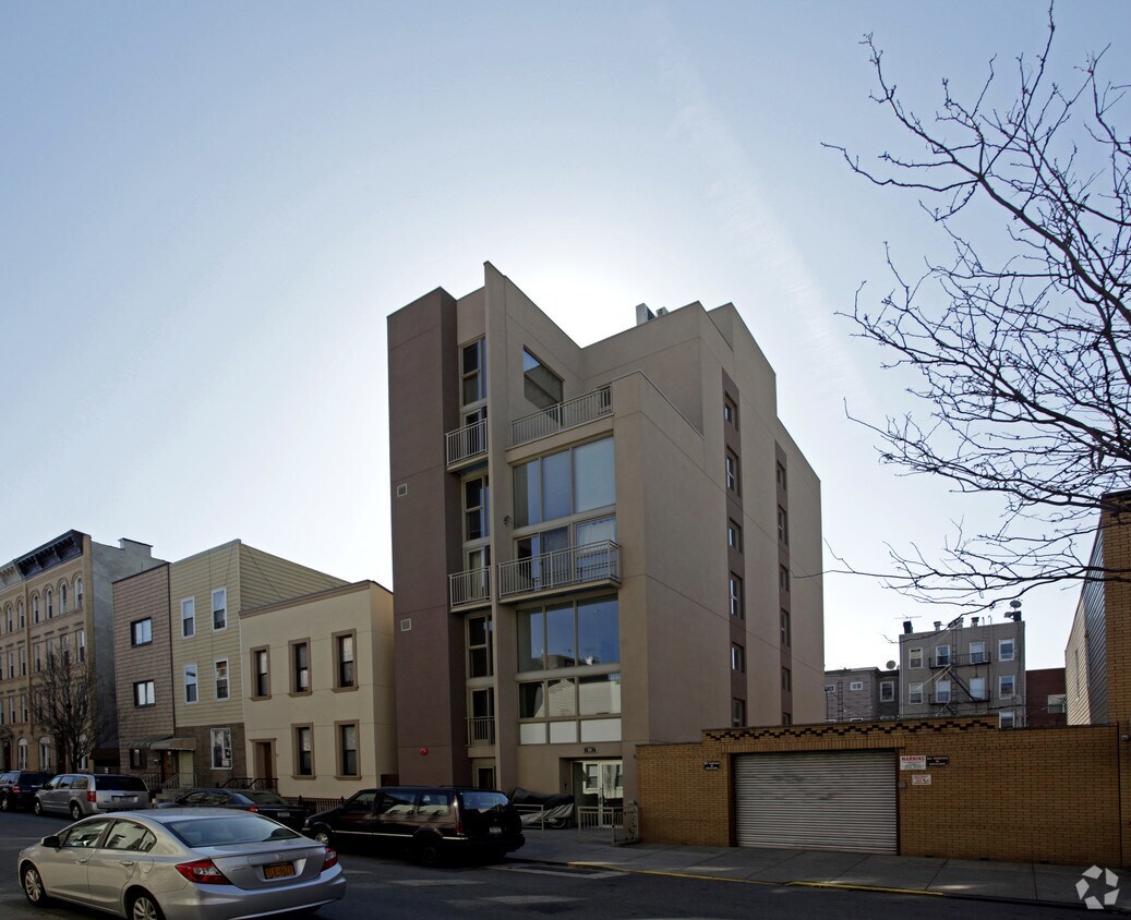 Primary Photo - 53 Diamond St