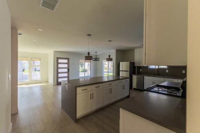 Foto del edificio - 17601 Hamlin St