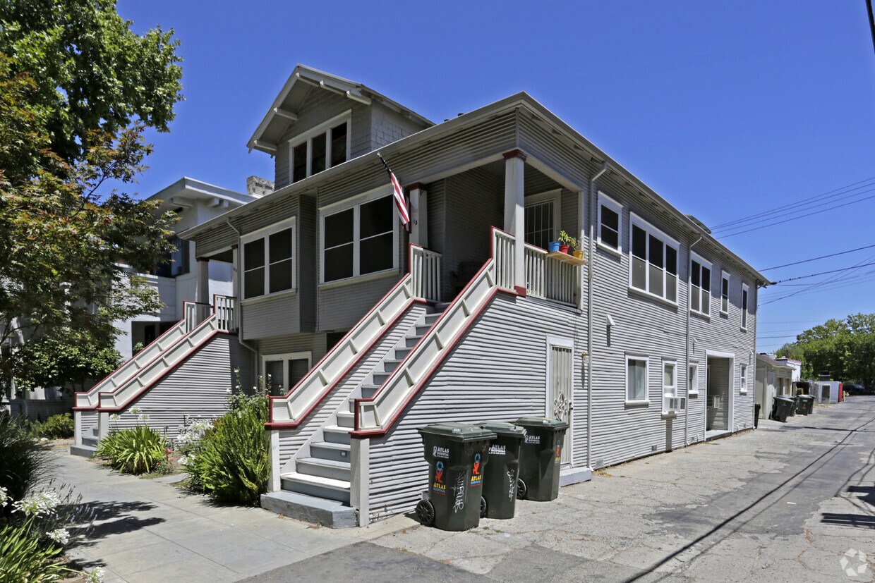 Building Photo - 1613 28th St