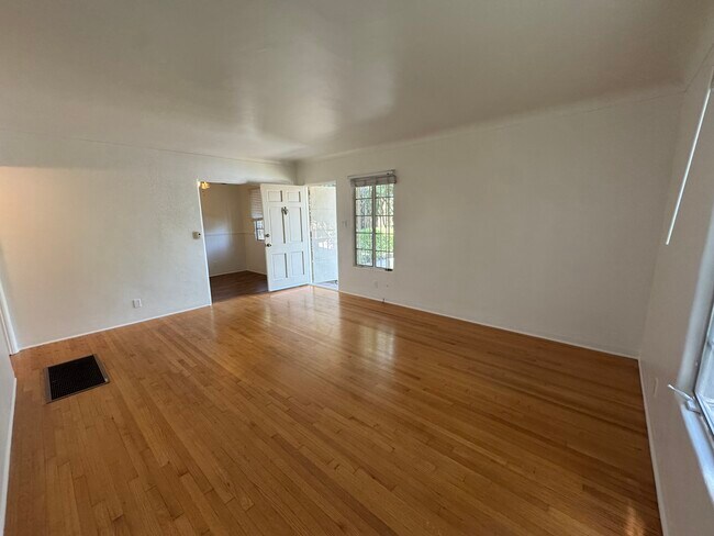Living Room - 2816 Waverly Dr