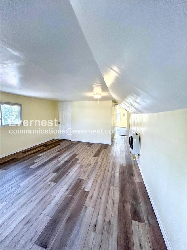 Foto del edificio - 3391 W 117th St