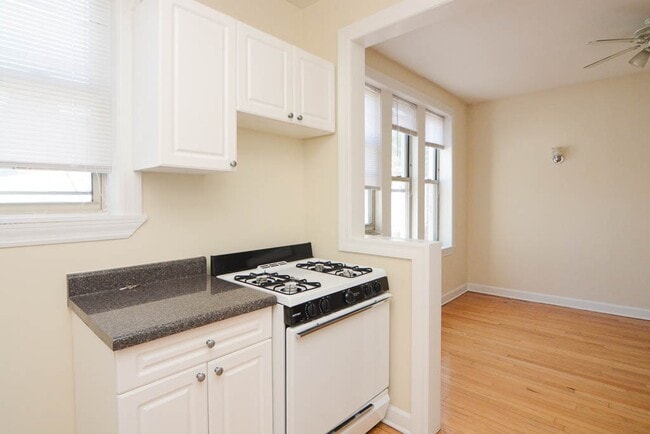 Building Photo - 555 W Aldine