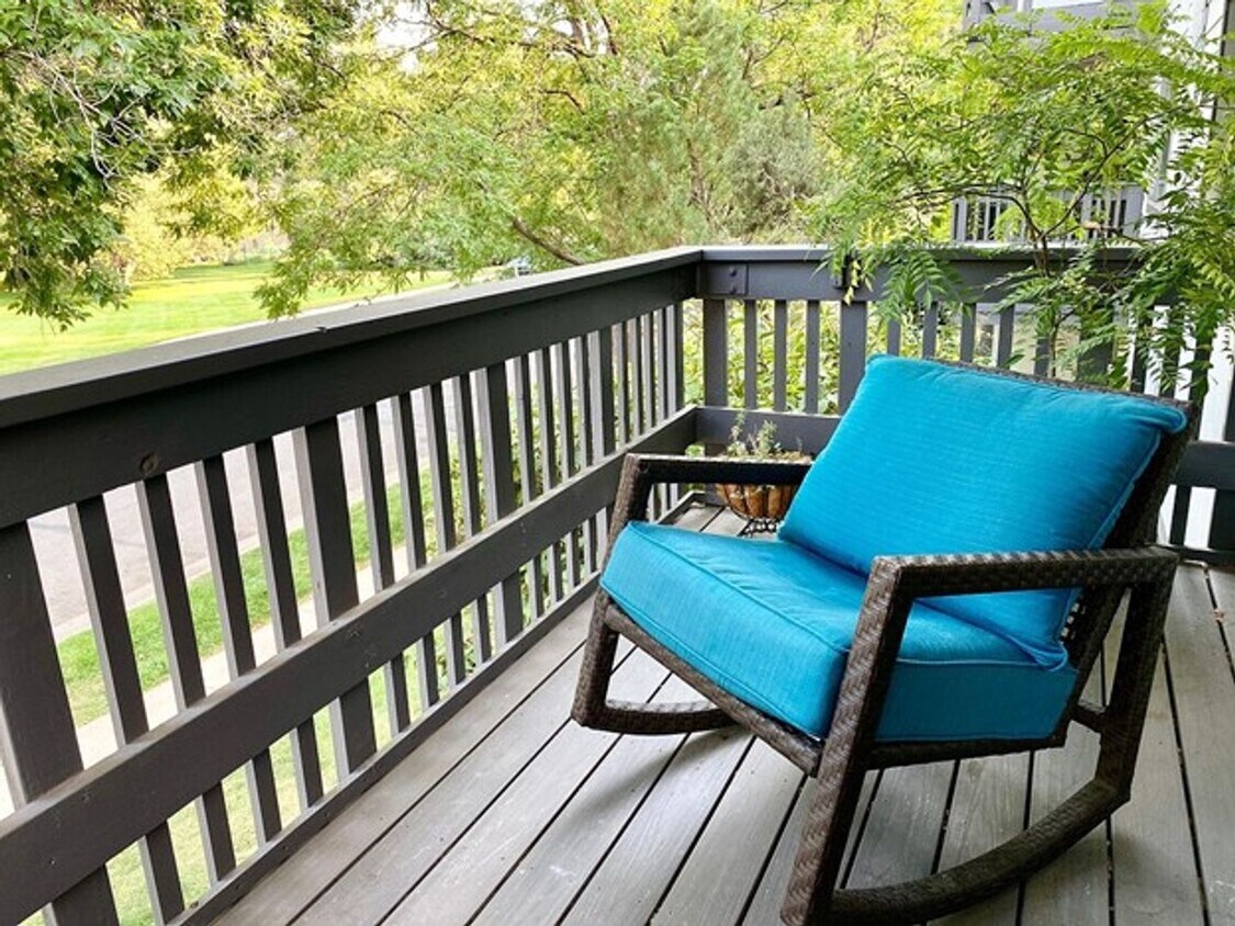 Foto principal - Fully Furnished 2B/1B Condo Available Now!