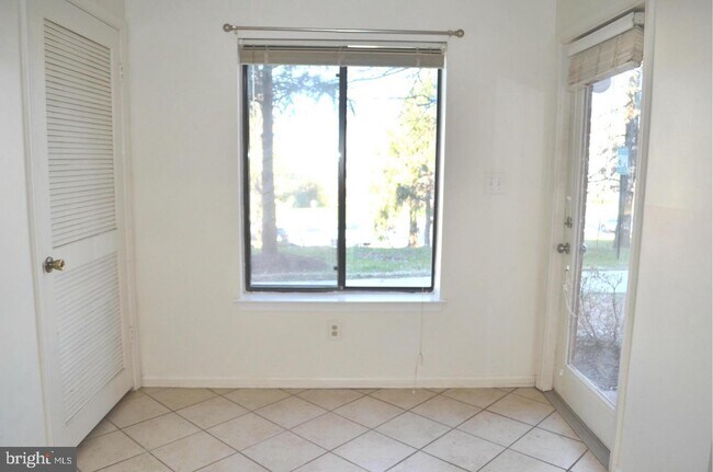 Foto del edificio - 8383 Buttress Ln