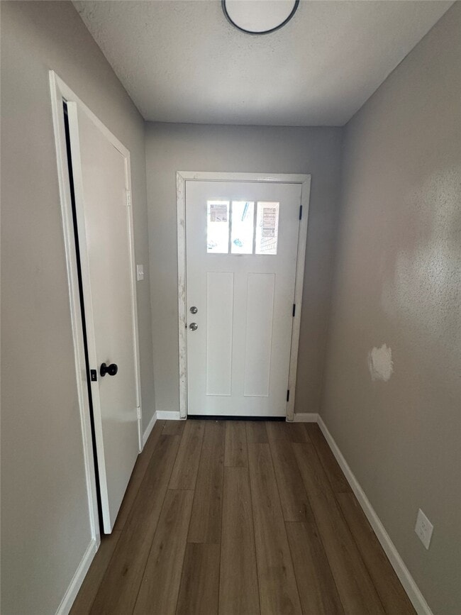 Building Photo - 16611 David Glen Dr