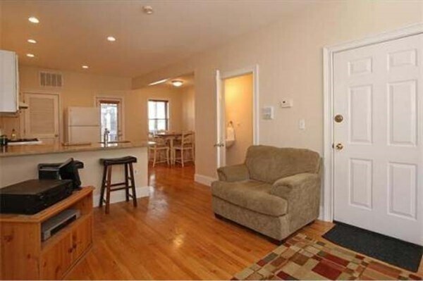 Foto del edificio - 8 Brewster St