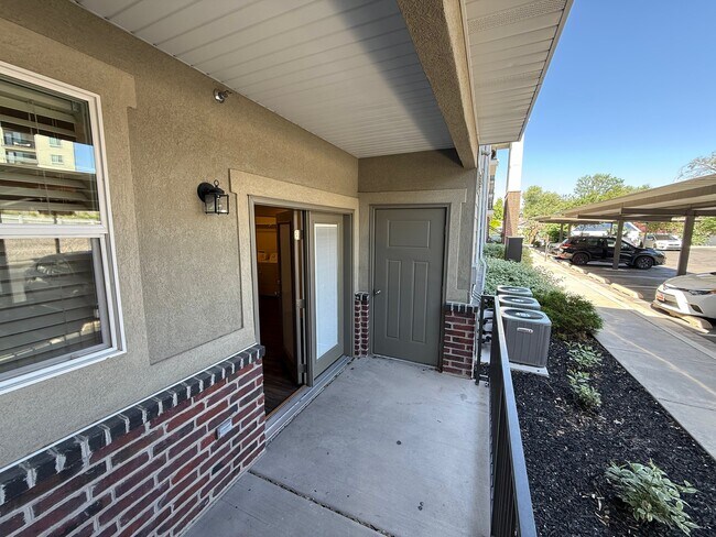 Building Photo - 1070 E Riches Ave