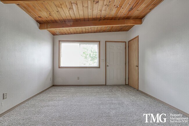 Foto del edificio - 2106-2108 E 33rd St