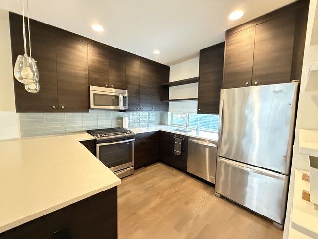 Foto del edificio - 4143 California Ave SW