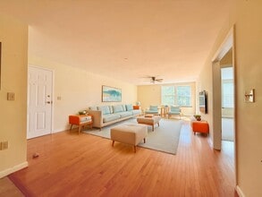 Building Photo - 80 Main St