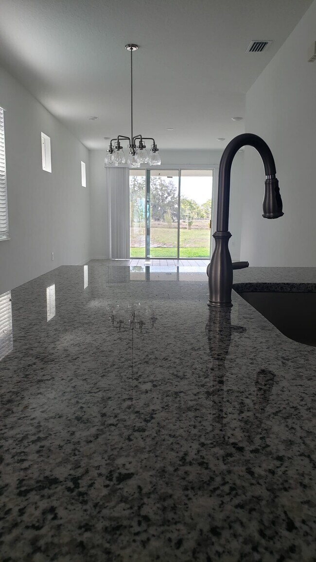 Foto del edificio - 6709 Great Bear Dr
