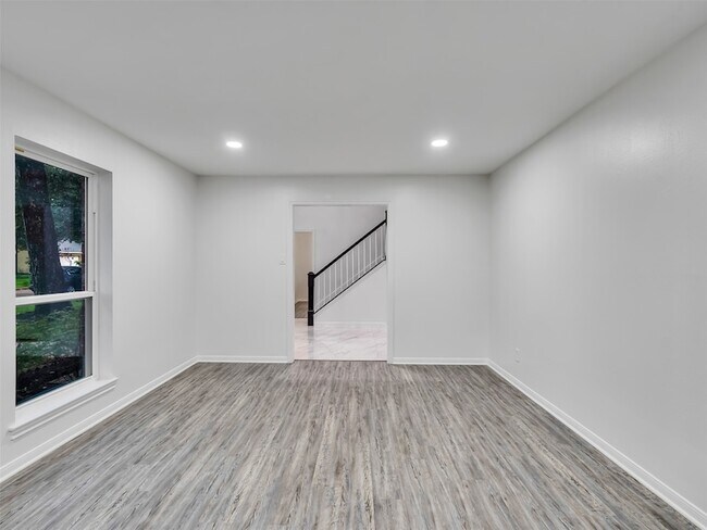 Building Photo - 4023 Laverock Rd
