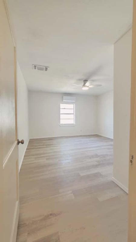 Building Photo - 500 W 47th St