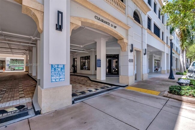 Foto del edificio - 4100 Salzedo St