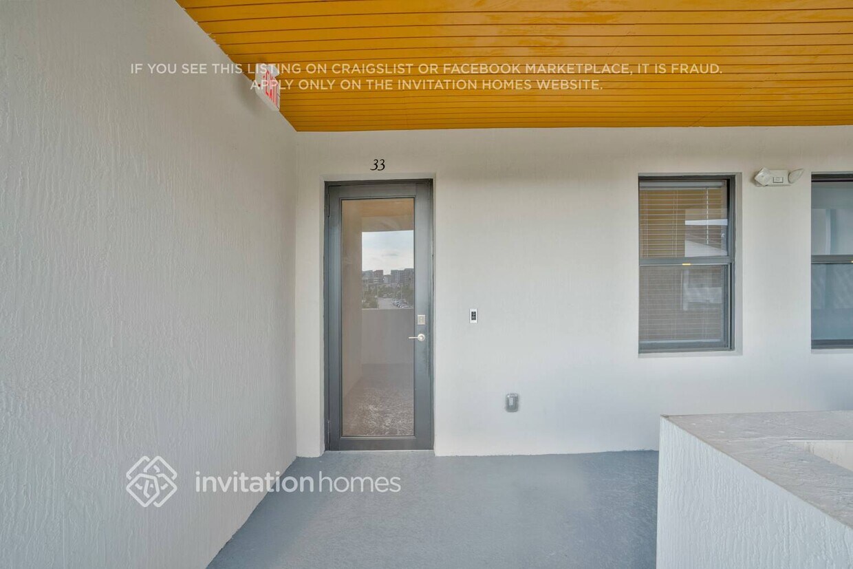 Foto principal - 7819 NW 104th Ave