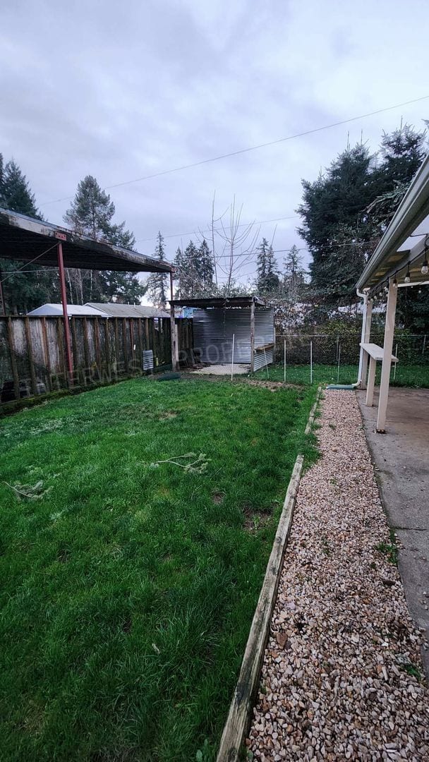Building Photo - Remodeled 3 bedroom Ranch Style Milwaukie Home With SS Appliances, Fenced Backyard, Washer/Dryer ...